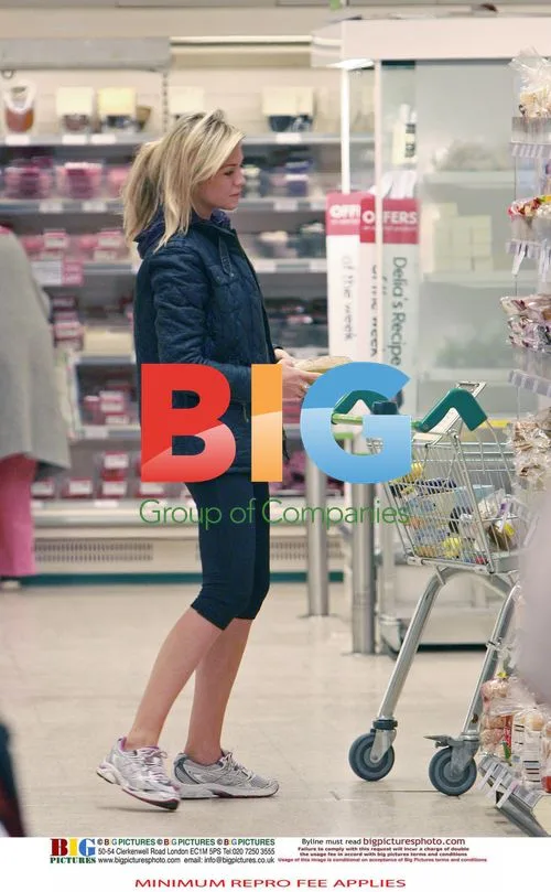 Pregnant Model Abigail Clancy Shopping