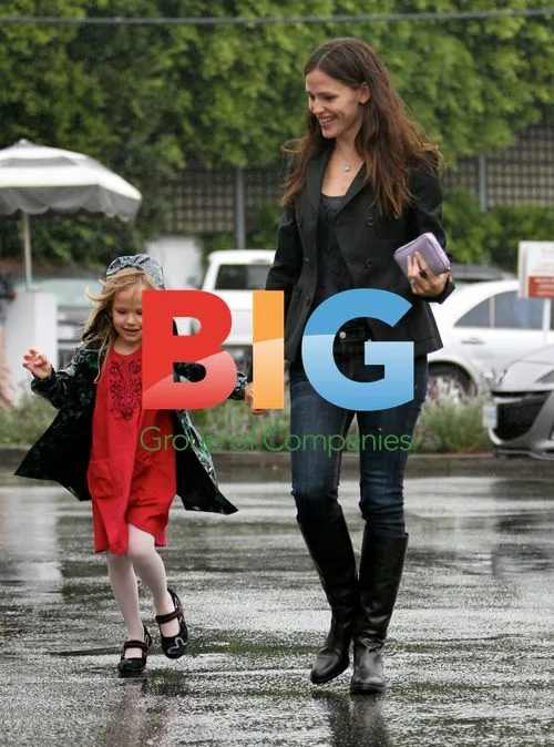 Jennifer Garner and Violet Affleck in Brentwood
