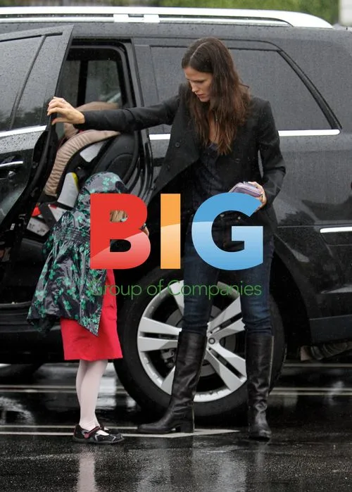Jennifer Garner and Violet Affleck in Brentwood