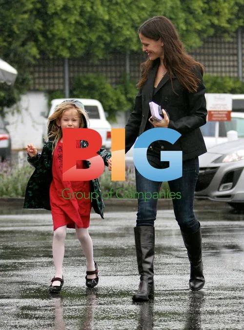 Jennifer Garner and Violet Affleck in Rainy LA