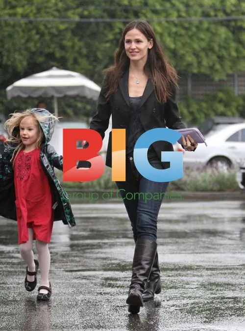 Jennifer Garner and Violet Affleck in Brentwood