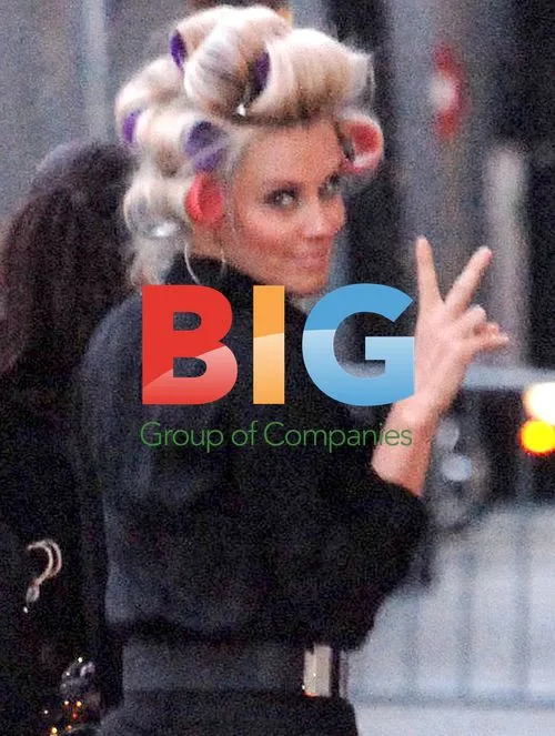 Jenny McCarthy Flashes Peace Sign
