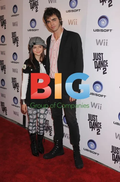 Ariel Winter and Reid Ewing at Just Dance 2 Launch