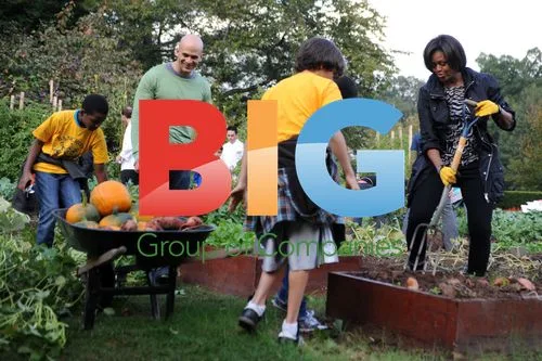Michelle Obama Harvests Veggies with Students