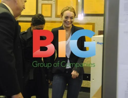 Lindsay Lohan Arrives at Courthouse