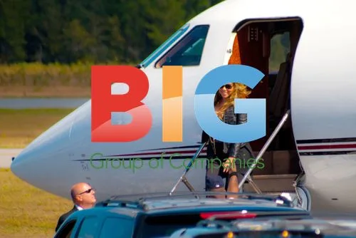 Mariah Carey and Entourage Arrive in Crestview, FL