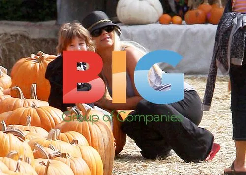 Christina Aguilera at Pumpkin Patch with Son