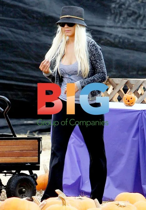 Christina Aguilera takes son Max to pumpkin patch