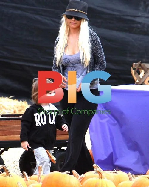 Christina Aguilera at Pumpkin Patch