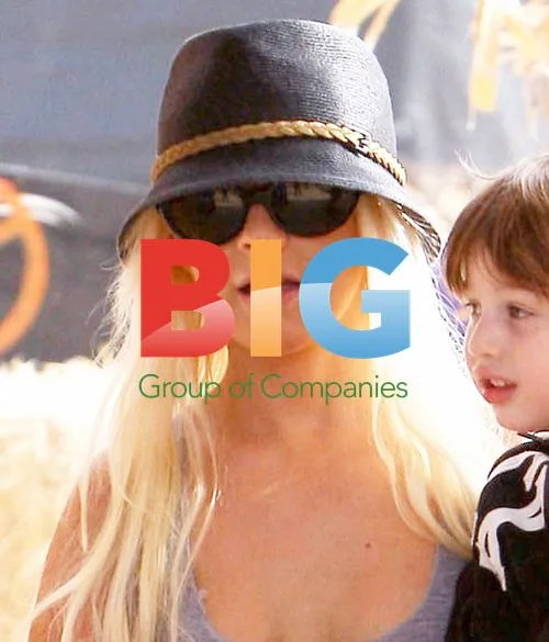 Christina Aguilera at Pumpkin Patch with Son