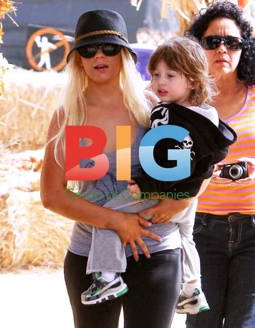 Christina Aguilera at Pumpkin Patch with Son