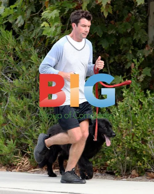 Jerry O'Connell jogging with dog