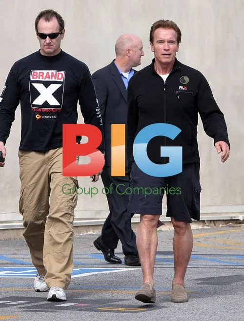 Arnold Schwarzenegger Neighborhood Stroll