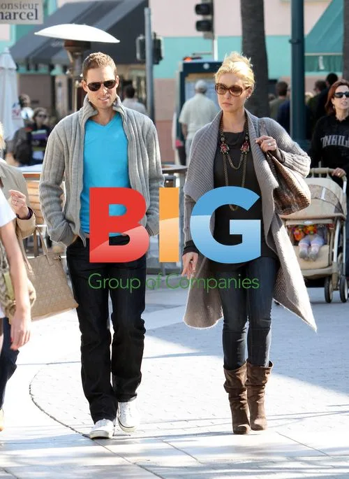 Katherine Heigl Shopping with Family