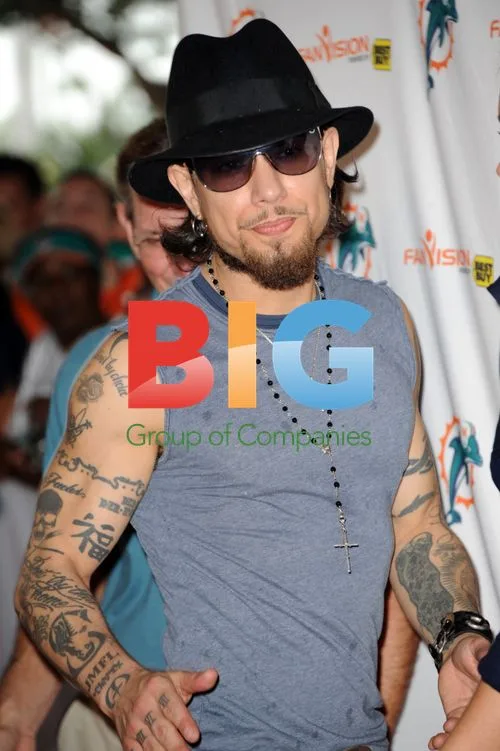 Dave Navarro and Matt Sorum perform before Dolphins vs Steelers game