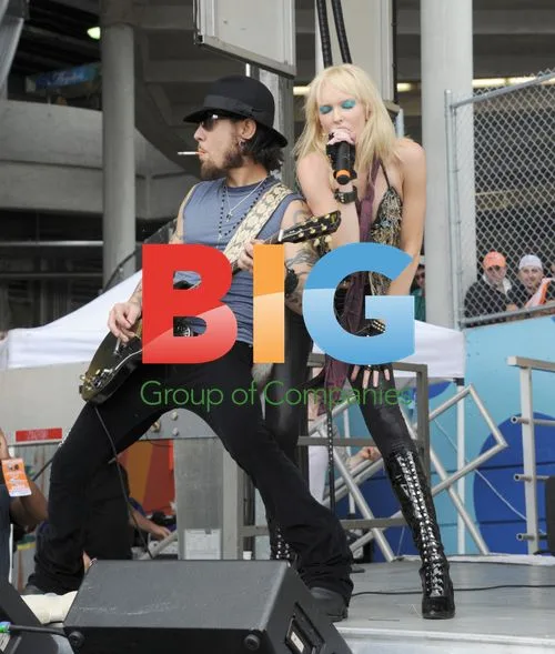 Dave Navarro and Matt Sorum Perform Before NFL Game