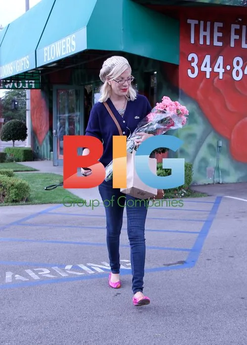 Tori Spelling at LA Florist