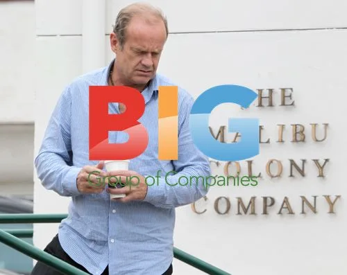 Kelsey Grammer and Kayte Walsh Kissing in Malibu