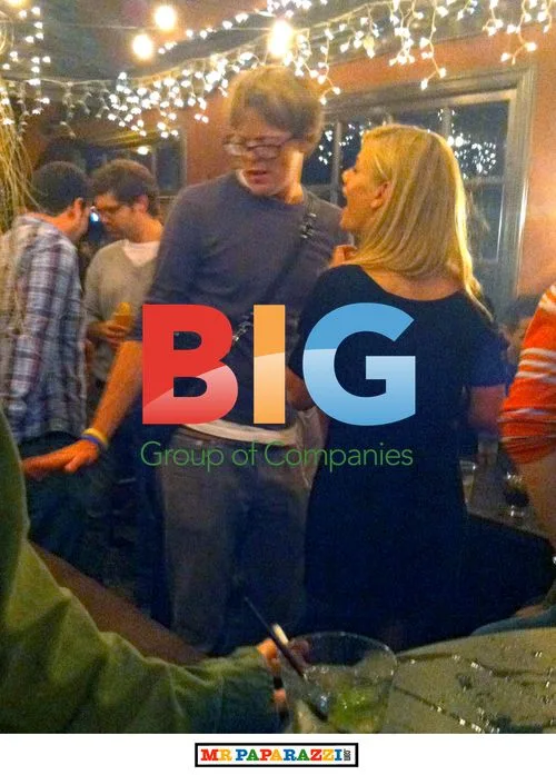 Kris Marshall kissing woman in LA bar