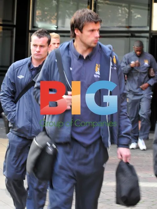 Manchester City Players Leaving Hotel Before Arsenal Match
