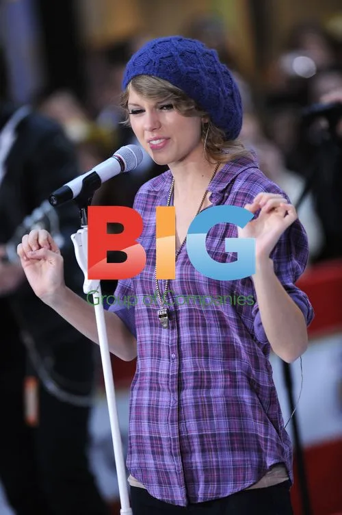 Taylor Swift Performs on Today Show