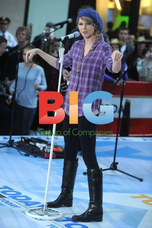 Taylor Swift Performs on Today Show