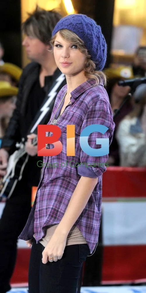 Taylor Swift Performs on Today Show
