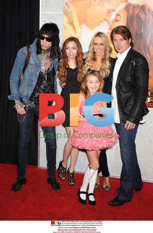 Cyrus Family Arrives at "The Last Song" Premiere