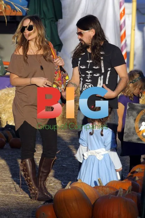 Drea de Matteo pumpkin picking