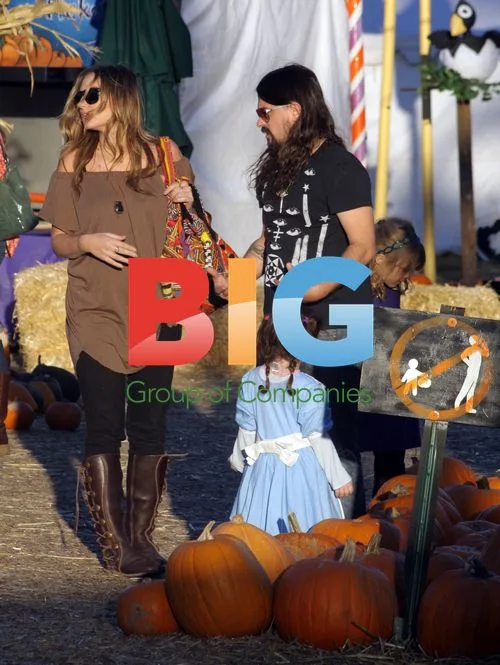 Drea de Matteo pumpkin picking
