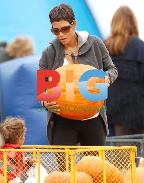 Halle Berry and daughter at pumpkin patch