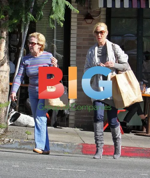 Katherine Heigl and mother shopping
