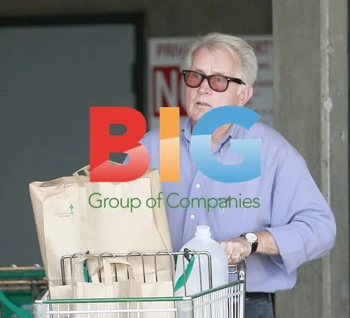 Martin Sheen Grocery Shopping in Malibu