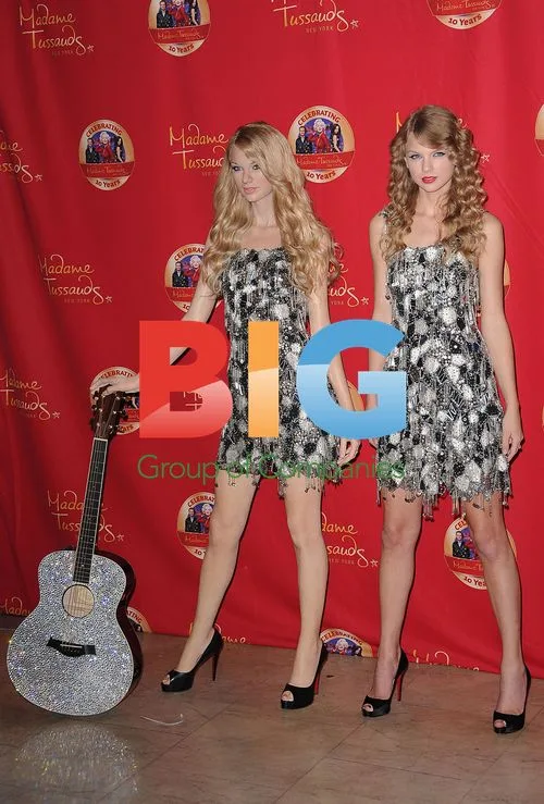 Taylor Swift Unveils Wax Figure