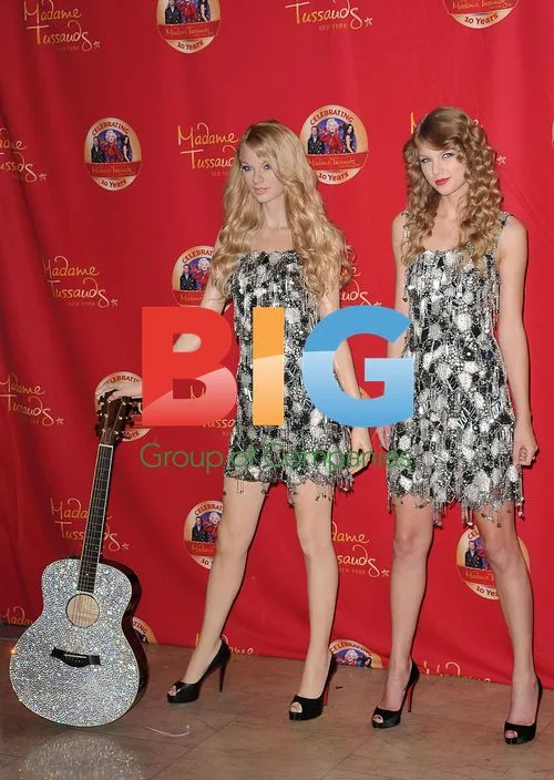 Taylor Swift Unveils Wax Figure