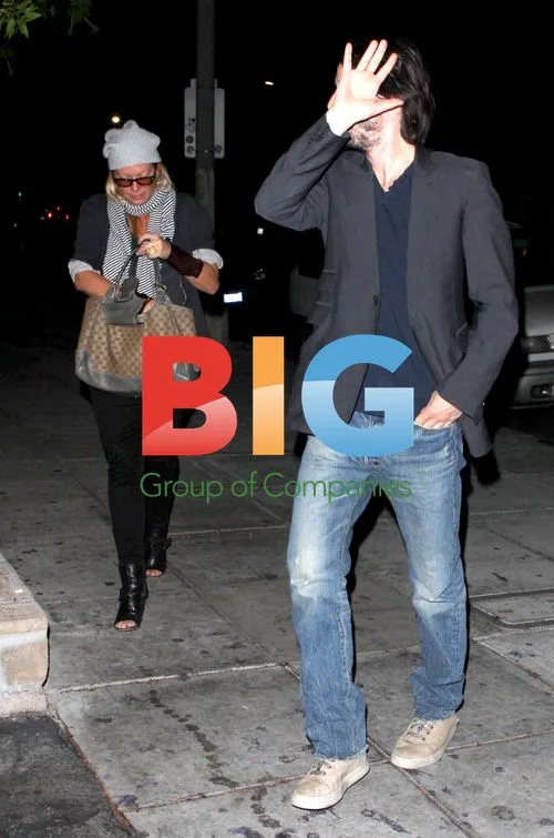 Keanu Reeves Dining Out with Girlfriend