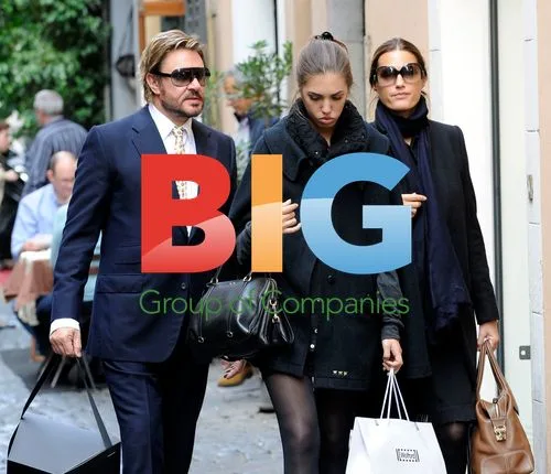 Simon Le Bon and Family Shopping in Rome