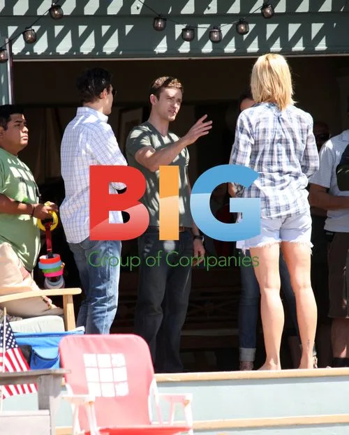 Justin Timberlake, Jenna Elfman, Mila Kunis on "Friends with Benefits" set