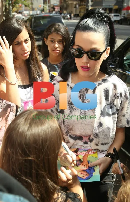 Katy Perry Poses with Fans