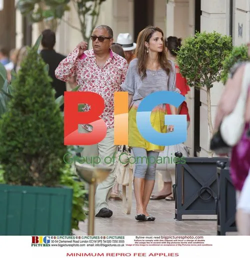Queen Rania enjoys boat ride with children