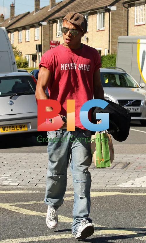 JLS singer Aston Merrygold buys sandwich in London