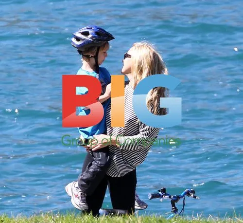 Kate Hudson and Matthew Bellamy Bike Ride