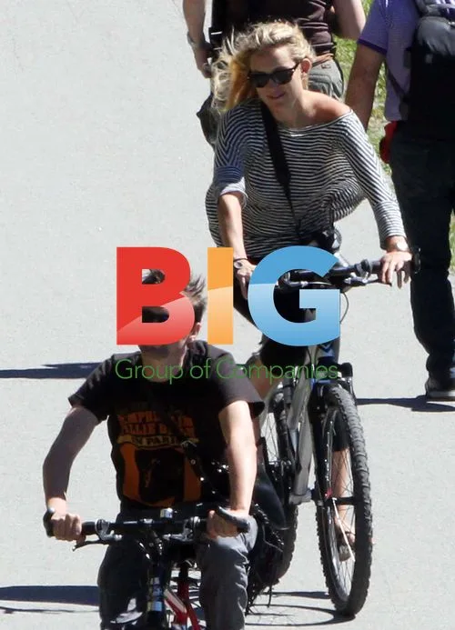 Kate Hudson and Matthew Bellamy Bike Ride