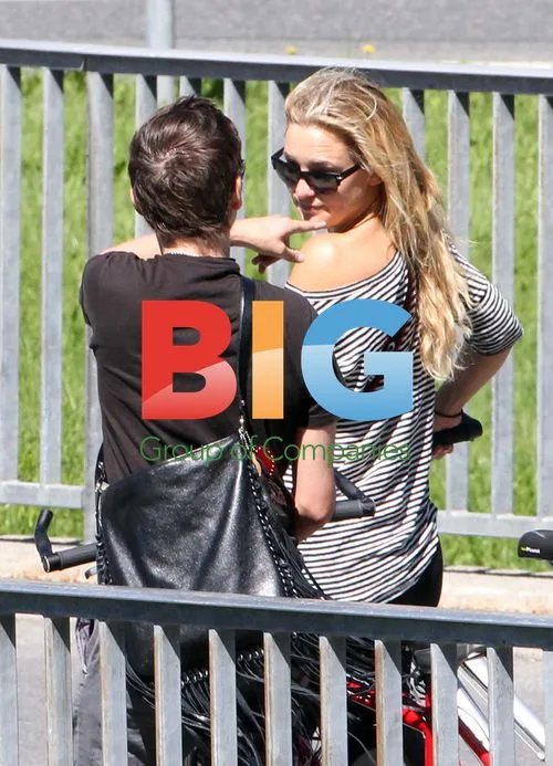Kate Hudson and Matthew Bellamy bike in Alps