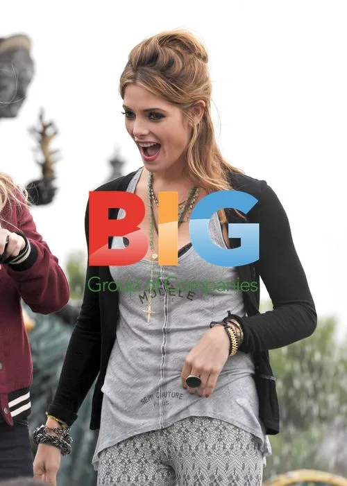 Miley, Ashley, and Douglas on LOL Set