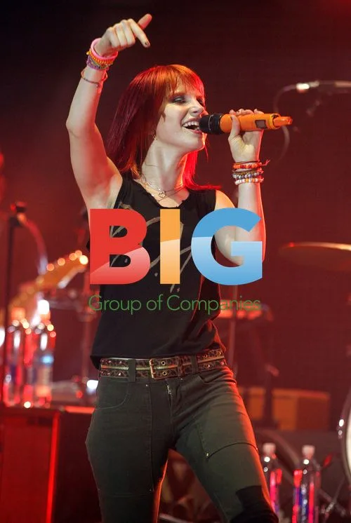 Hayley Williams of Paramore in Concert