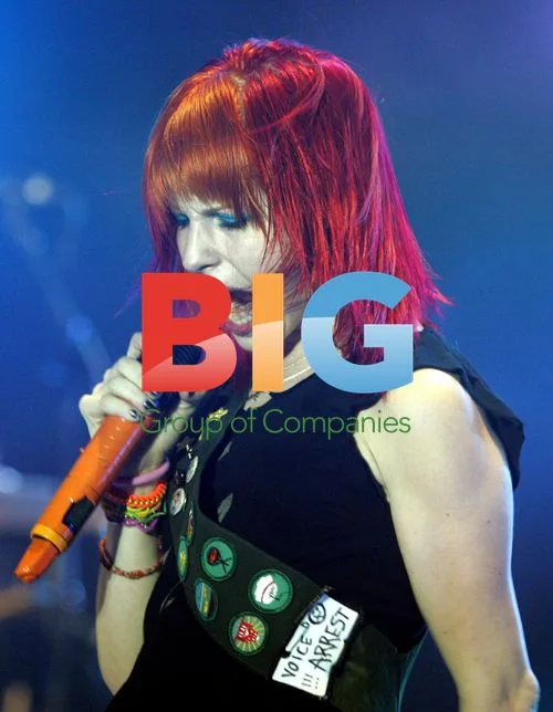 Hayley Williams Performs at Miami Concert