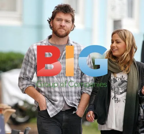 Sam Worthington and girlfriend in Sydney