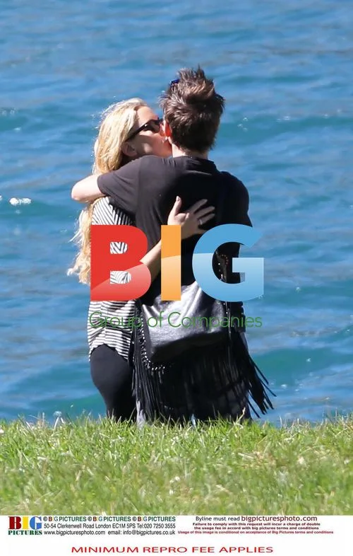 Kate Hudson Bike Ride with Matthew Bellamy and Son