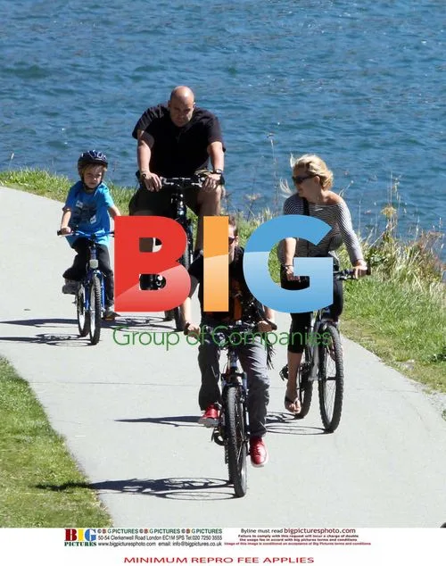 Kate Hudson and Muse singer bike ride